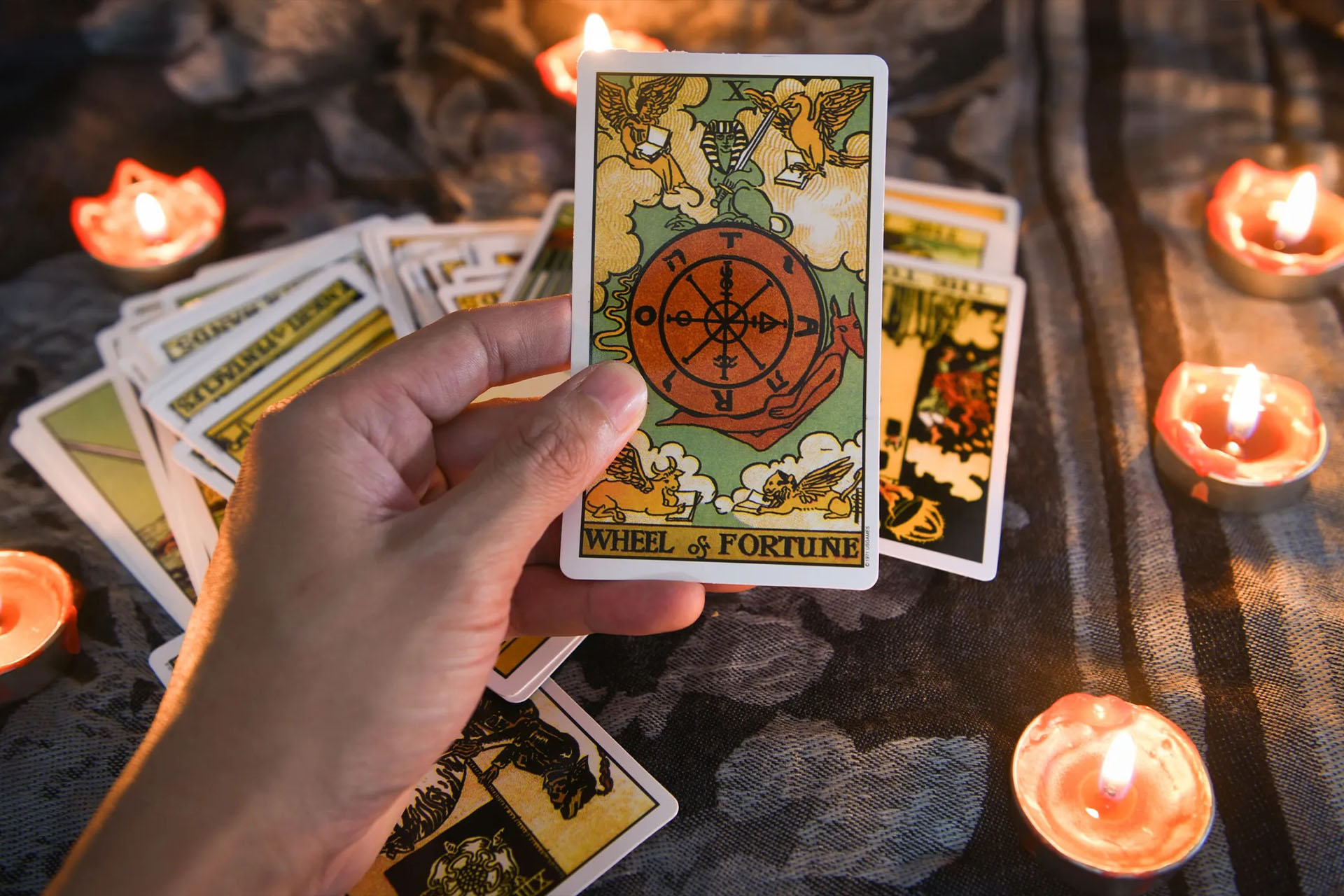 How Tarot Reading Brings Clarity During Uncertain Times